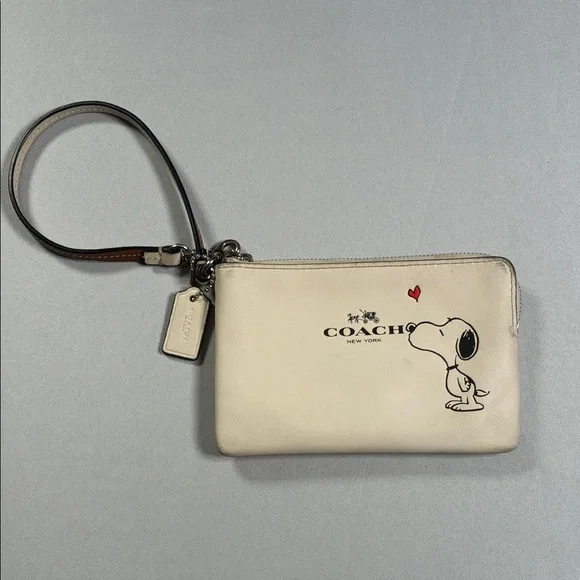 Coach Cream Wristlet with Snoopy and Heart Design - Picture 1 of 11
